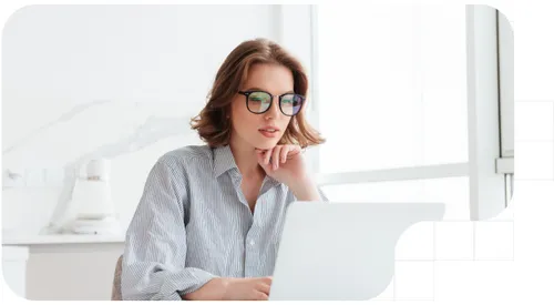 Mujer gestionando tareas